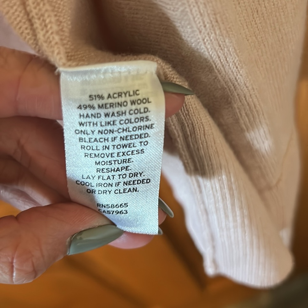 Sweater - Picture 4 of 4